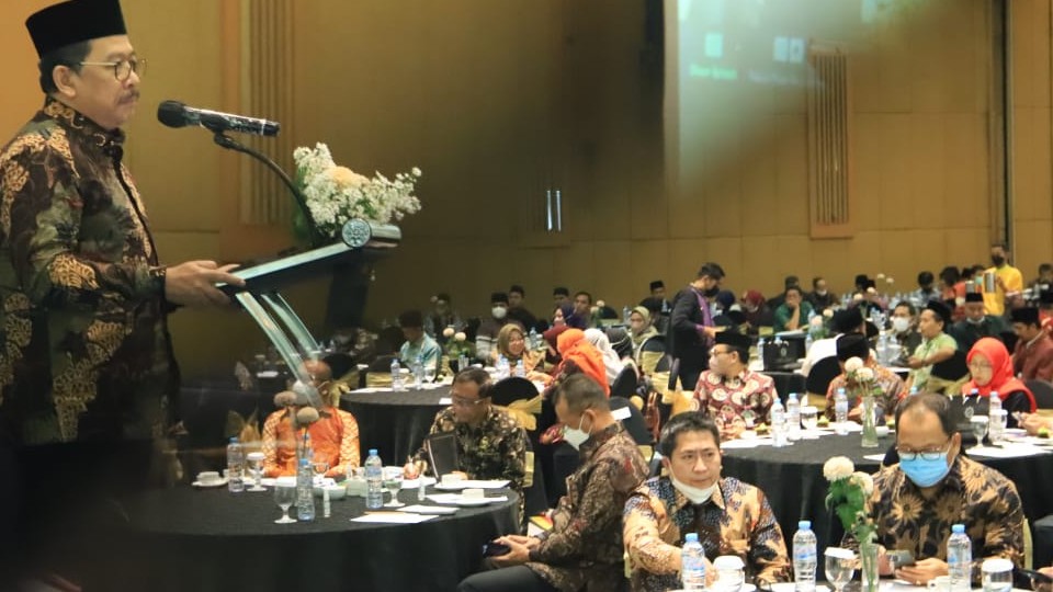 Wamenag Zainut Tauhid Sa'adi dalam gelaran Dialog Publik RUU KUHP di Surabaya