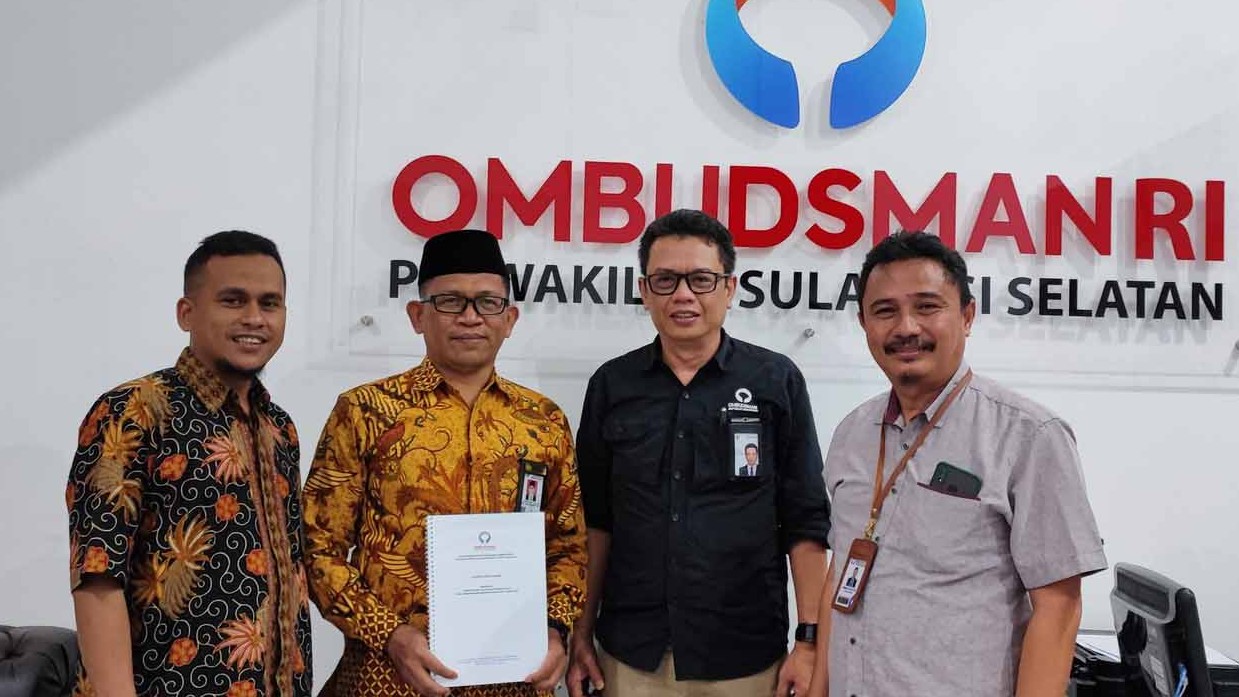 Kabid PHU Sulsel  (berpeci) Ikbal Ismail Bersama Perwakilan Ombudsman Sulsel