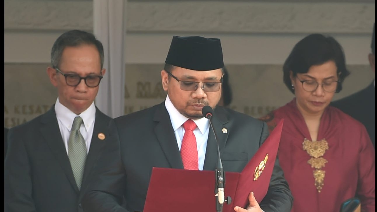 Menag Yaqut Cholil Qoumas baca doa upacara Peringatan Hari Kesaktian Pancasila 2022 (foto: Biro Pers Istana)
