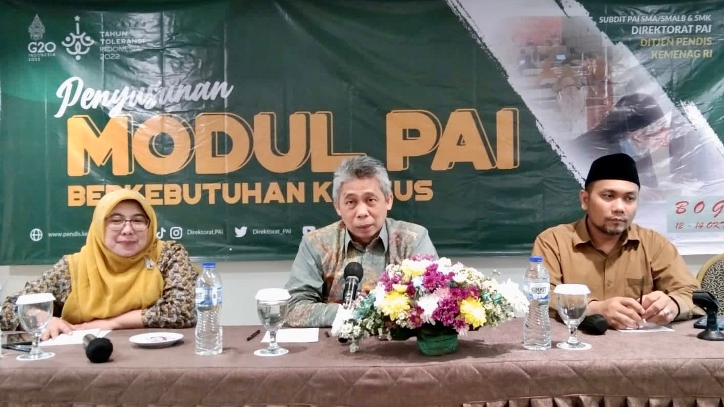 Direktur PAI Amrullah didampingi Kasubdit PAI pada SMA/SMALB/SMK dan PTP