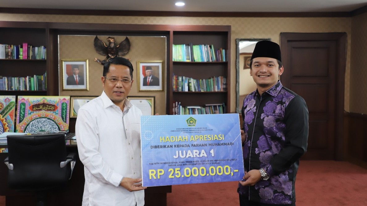 Dirjen Bimas Islam Kamaruddin beri hadiah Qari juara MTQ Internasional