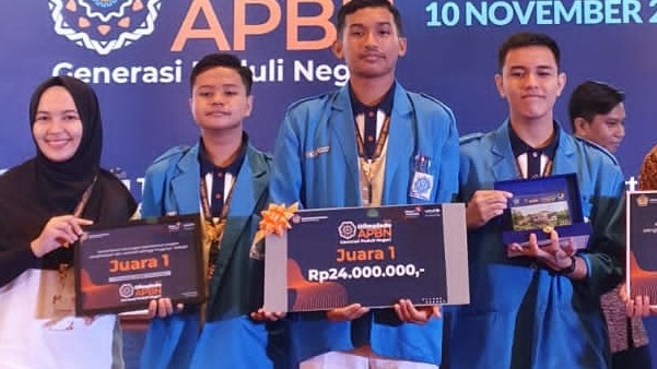 Guru dan siswa MAN IC Kota Batam usai meraih juara di ajang APBN Kemenkeu 2022