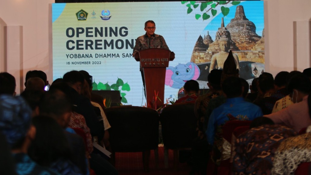 Staf Khusus Menag Wibowo, Dirjen Bimas Buddha dan tokoh agama bersama membuka resmi Yobbana Dhamma Samaya 2022 di Magelang, Rabu (16/11/2022).
