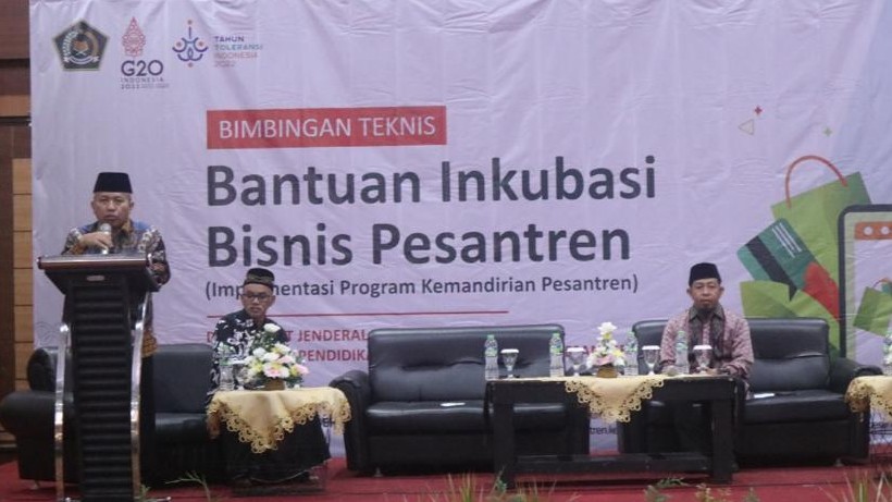 Sekjen Kemenag Nizar buka Bimtek Inkubasi Bisnis Pesantren di Bandung