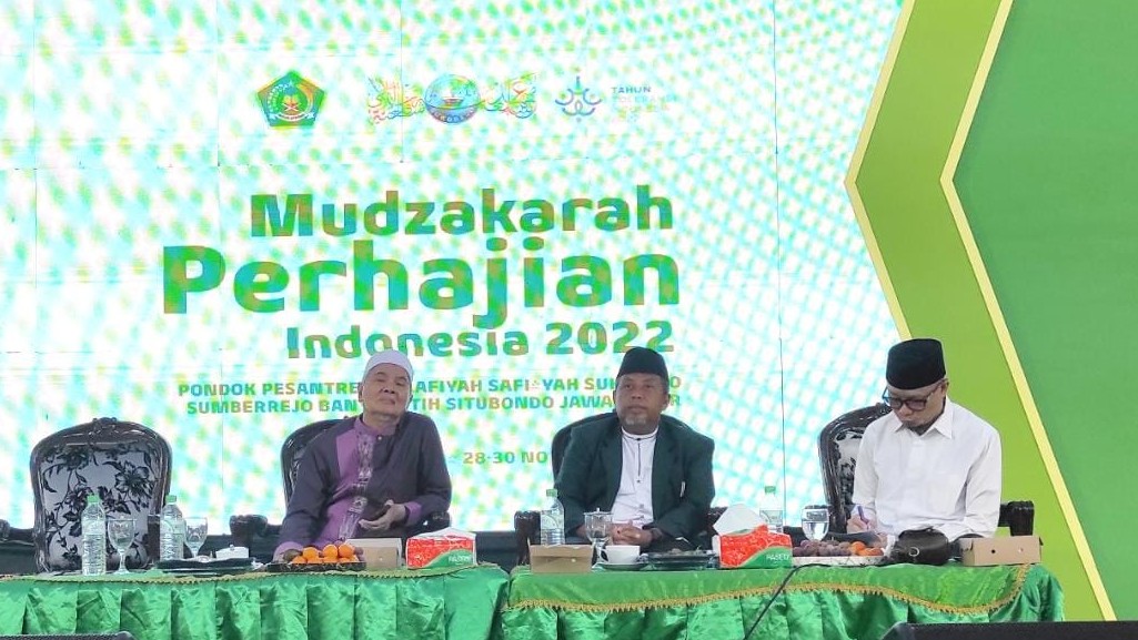 Kyai Afifuddin Muhajir (kiri) menjelaskan masalah istithaah pada Mudzakarah Perhajian Indonesia 2022