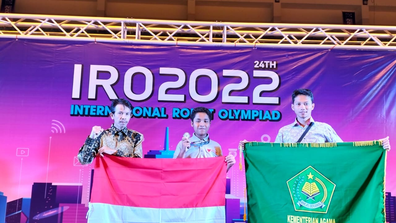 MAN 1 Pasuruan Meraih Perak di Ajang International Robot Olympiad (IRO 2022) di Phuket Thailand