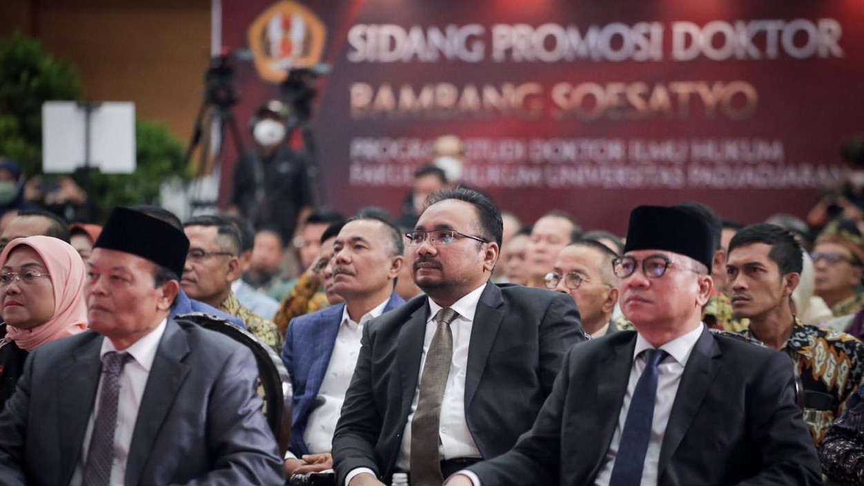 Menteri Agama Yaqut saat menghadiri sidang promosi Doktor Bambang Soesatyo di Unpad Bandung