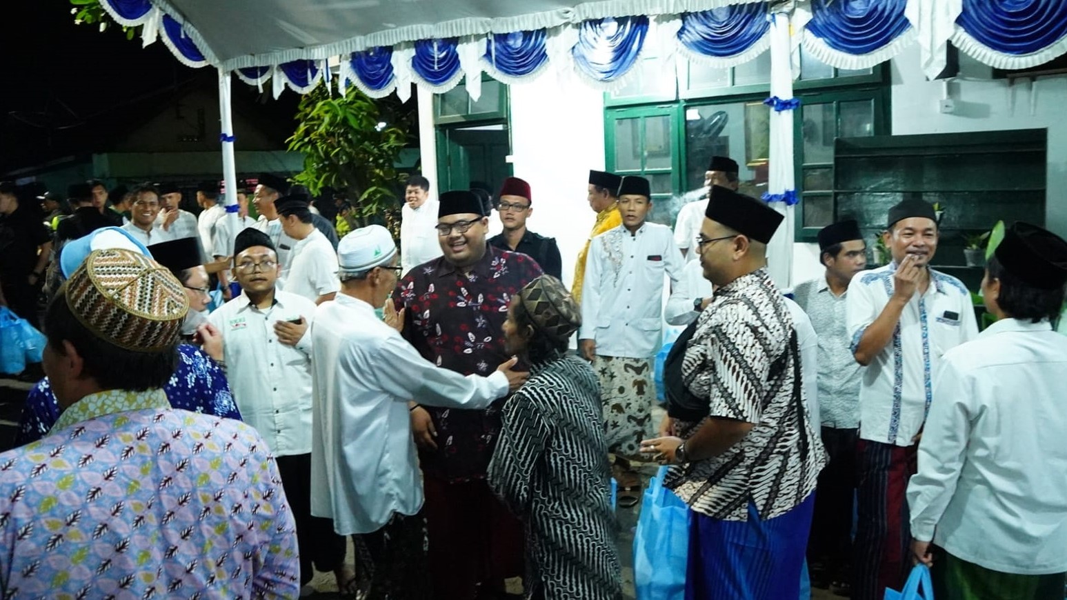 Susana Haul ke-19 Almaghfurlah KH Cholil Bisri di komplek Pondok Raudlatut Thalibin, Leteh, Jawa Tengah