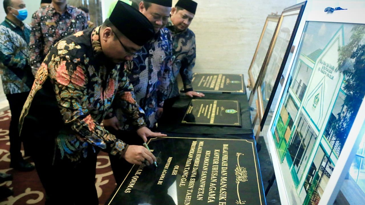 Menag Yaqut resmikan 51 gedung SBSN di lingkungan Kanwil Kemenag Jawa Timur