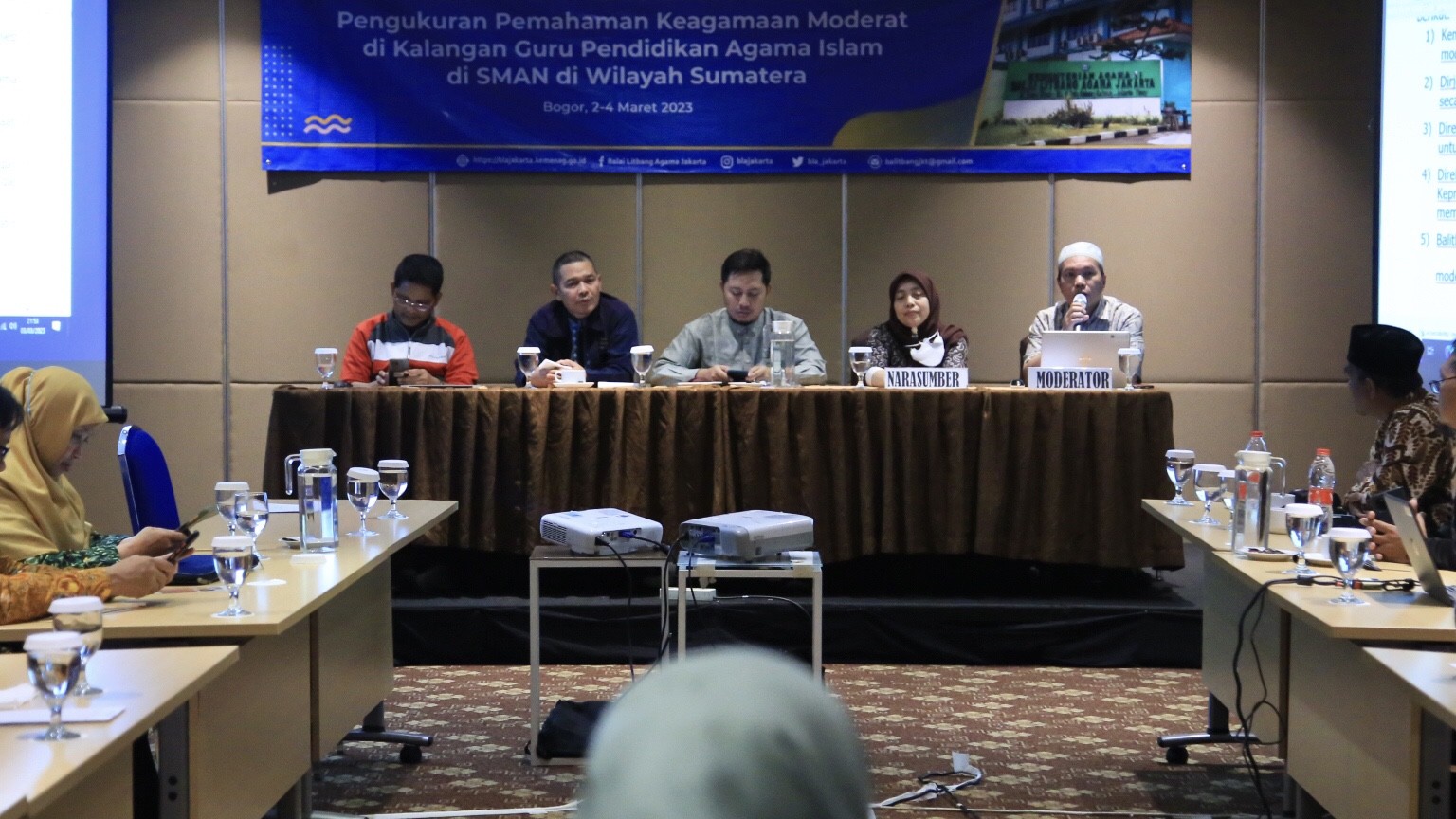 Diskusi penyusunan dan pelaporan pengukuran paham keagamaan moderat Guru PAI SMAN wilayah Sumatera. 
