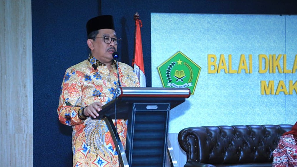 Wamenag Zainut Tauhid Saadi saat memberi arahan di BDK Makassar (8/3)