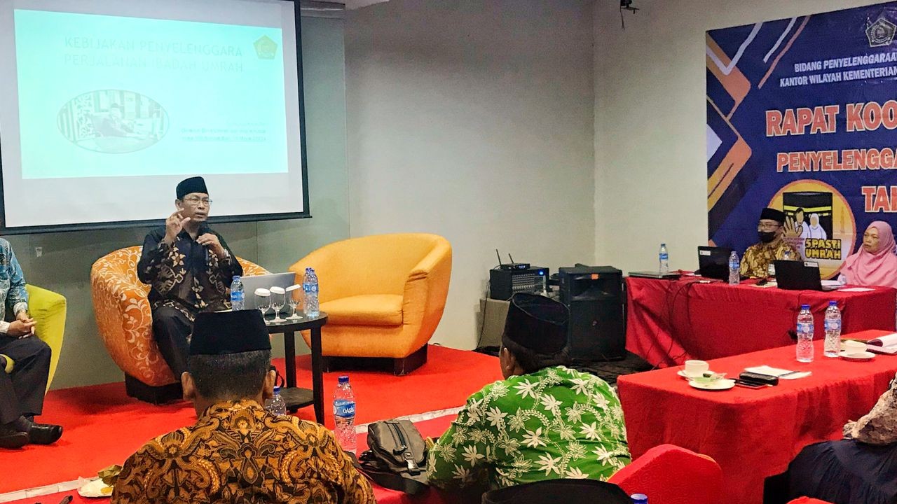 Direktur Bina Umrah dan Haji Khusus (UHK) Kementerian Agama Nur Arifin bersama Kabid PHU Kanwil Kemenag Bali Nurkhamid