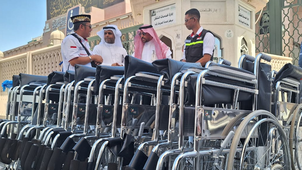 Bantuan kursi roda dari Pengurus Masjid Nabawi
