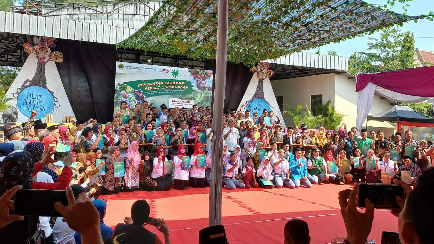 MTsN 1 Pati menerima penghargaan Sekolah Adiwiyata Tingkat Provinsi Jawa Tengah