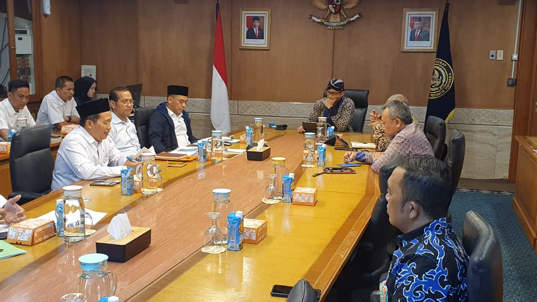 Wamenag Saiful Rahmat Dasuki saat rapat dengan Menteri Pariwisata dan Ekonomi Kreatif, Sandiaga Salahuddin Uno