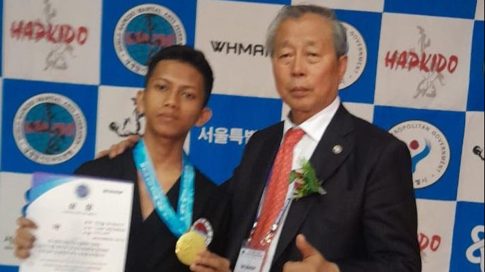 Siswa Madrasah Aliyah Negeri 1 Gunung Kidul (MAN 1 Gunung Kidul) Gallant Muhammad Raya berhasil meraih medali emas pada Honsishul Self of Defense Seoul World Hapkido Championship 2023. 