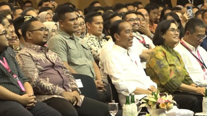 Presiden RI Jokowi bersama Menag Yaqut Cholil Qoumas