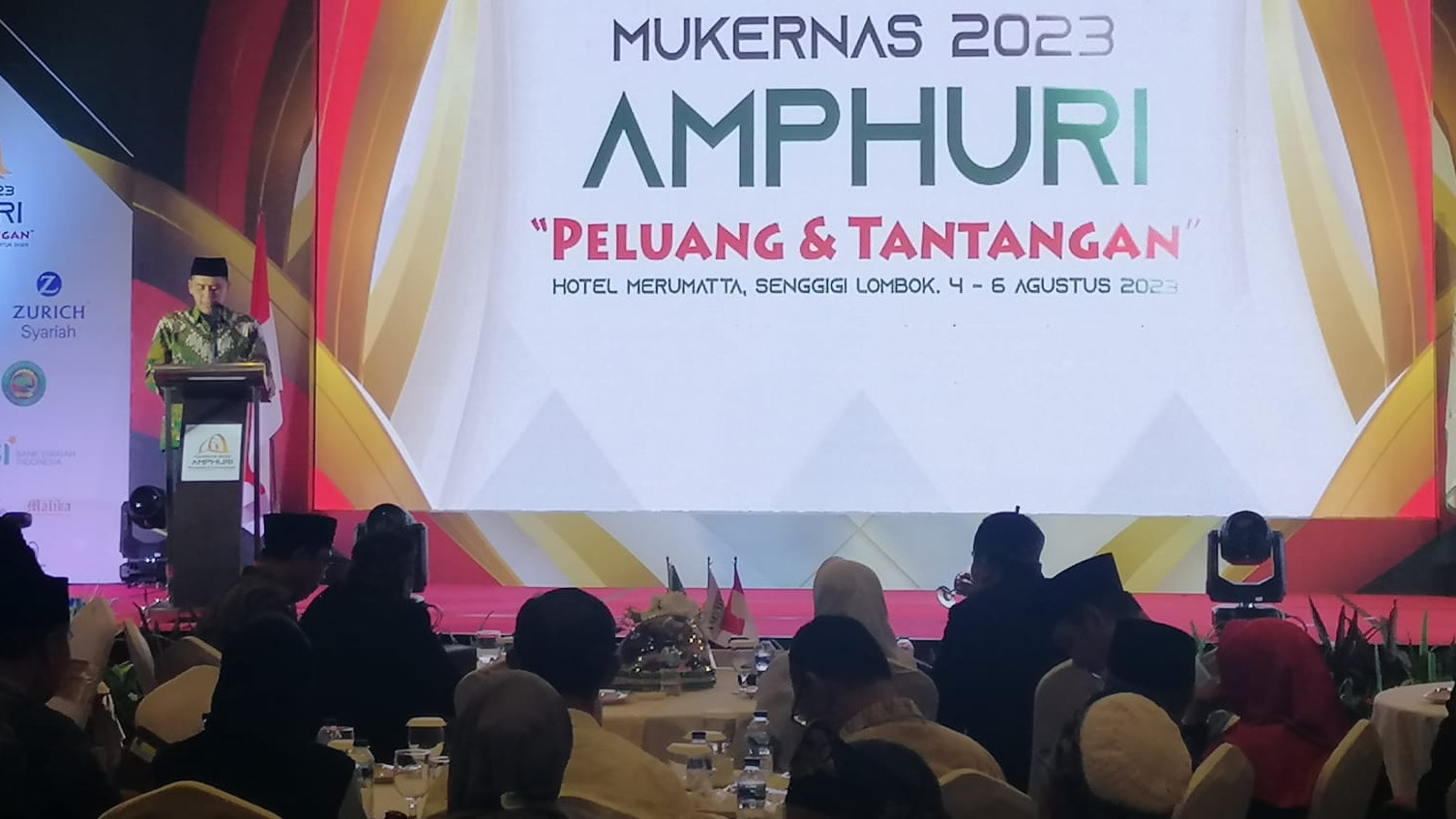 Wakil Menteri Agama Saiful Rahmat Dasuki membuka Mukernas AMPHURI 2023 di Senggigi NTB