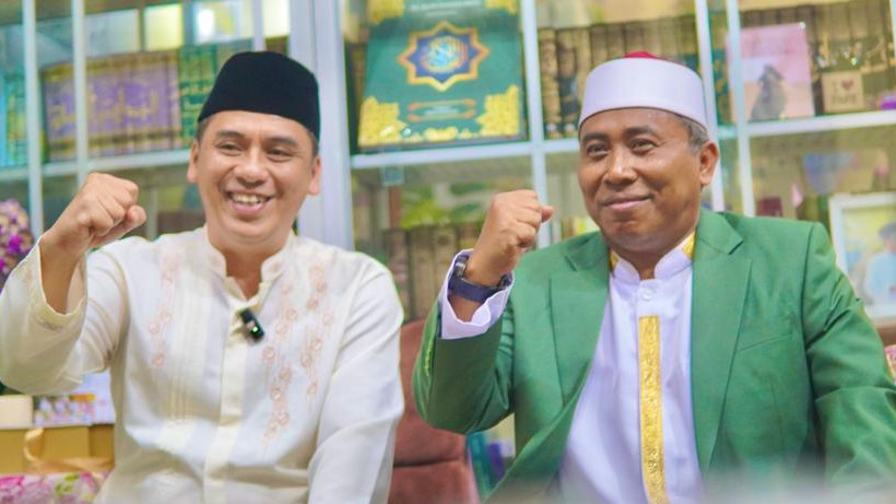 Wamenag Saiful Rahmat Dasuki bersama Pengasuh Pondok Pesantren Fadhlul Fadhlan, Semarang, KH Fadlolan Musyaffa'