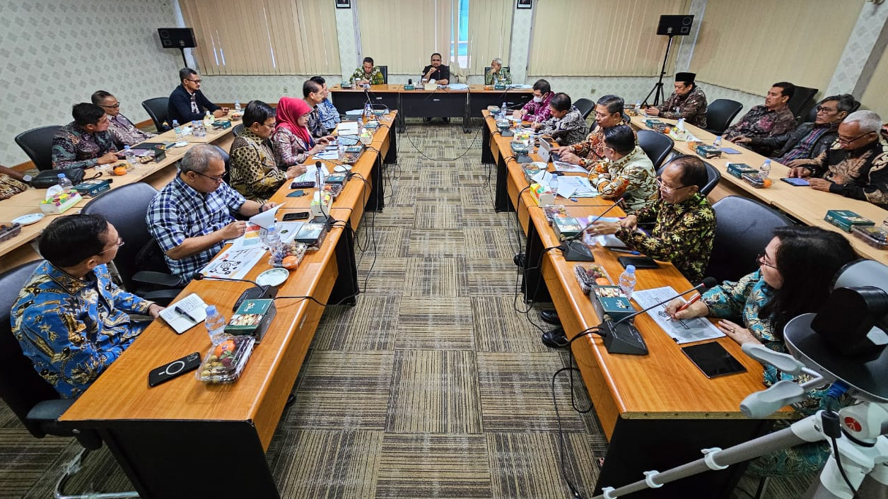 Menag memimpin Rapat Koordinasi Akselerasi Program Prioritas, di Asrama Haji Jakarta, Kamis (10/8/2023)