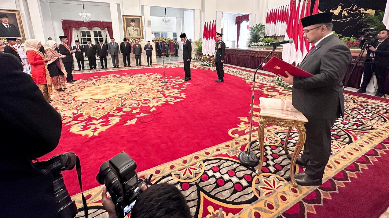 Menteri Agama Yaqut Cholil Qoumas membacakan doa di Istana Negara