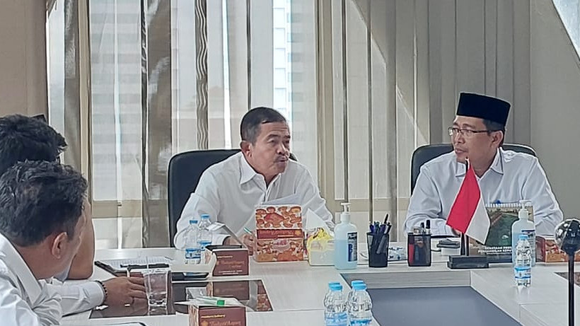Direktur Pemberdayaan Zakat dan Wakaf Waryono terima LSP Beksya di kantor Kementerian Agama