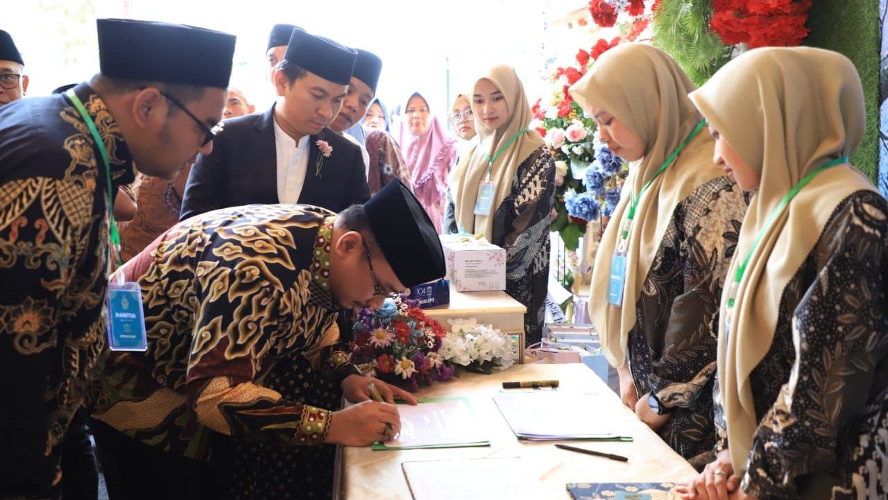 Menteri Agama Kunjungi Pondok Pesantren Khas Kempek Cirebon