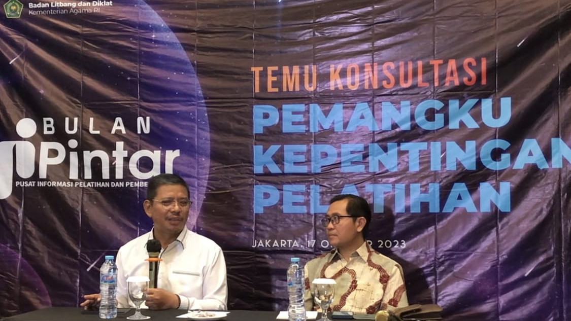 Kepala Balitbang Diklat Kemenag Amin Suyitno (berbaju putih) sedang menyampaikan papara dalam Temu Konsultasi Pemangku Kepentingan Pelatihan di Jakarta, Selasa (17/10/2023) (foto: Intan)