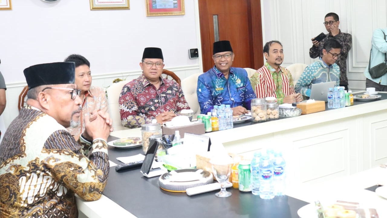 Rapat Koordinasi Persiapan Embarkasi Haji Antara Ambon dengan instansi terkait di Kantor Gubernur Maluku