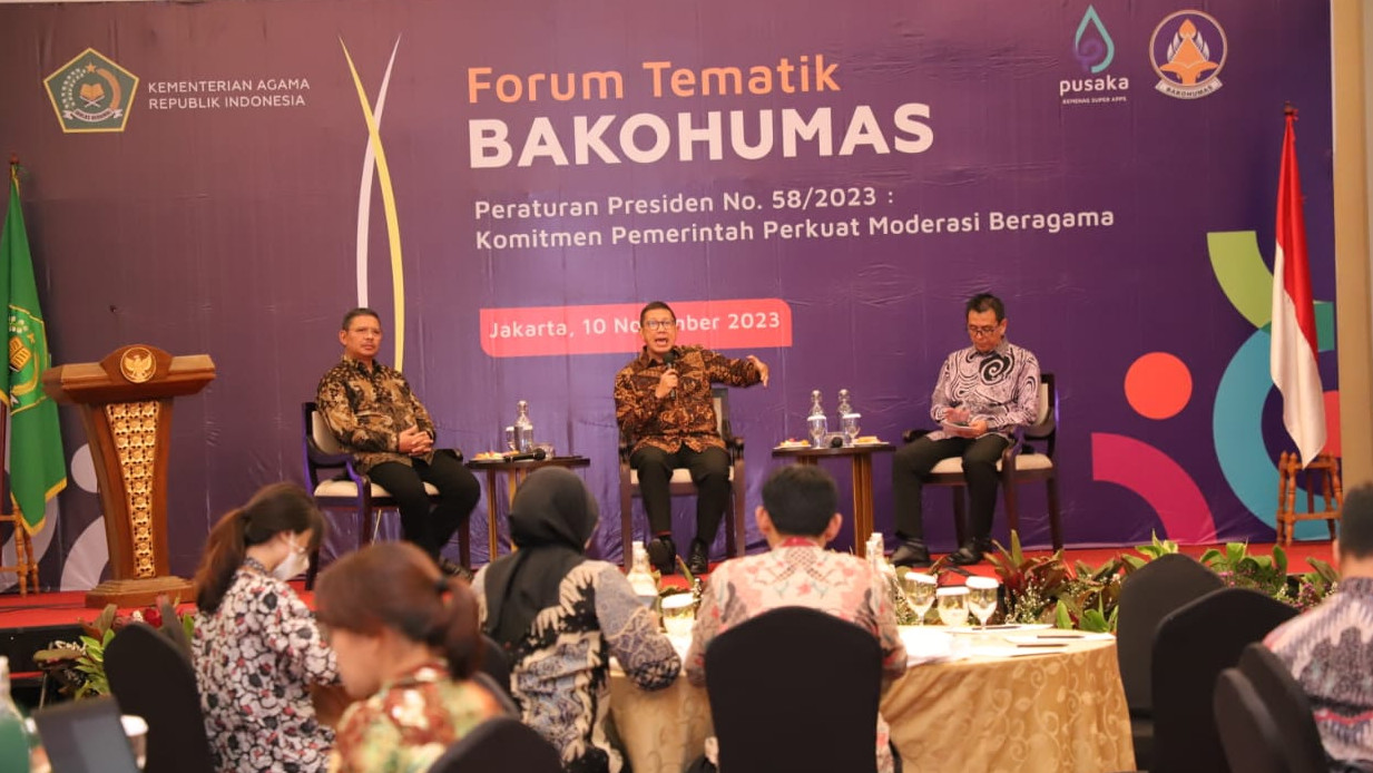 Dari kiri/kanan, Kabalitbangdiklat Kemenag Amin Suyitno Lukman Hakim Saifuddin (Pokja Moderasi Beragama), Wawan Djunaedi (Kapus KUB).