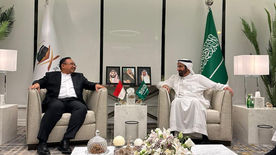 Pertemuan Menag Yaqut Cholil Qoumas dengan Menteri Haji dan Umrah Arab Saudi Taufiq F Al Rabiah di Jeddah