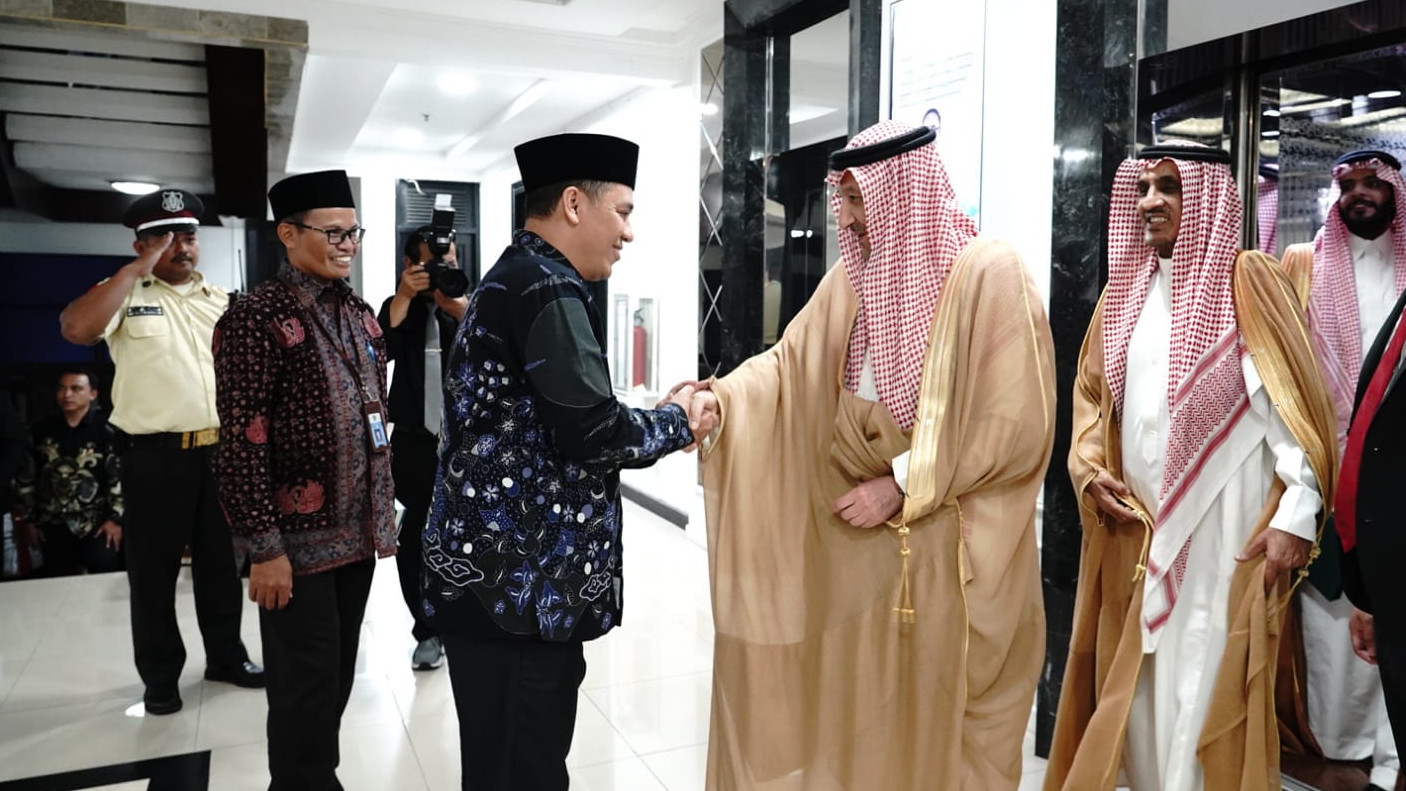 Wakil Menteri Agama RI, Saiful Rahmat Dasuki menerima kunjungan dari Wakil Menteri Luar Negeri (Wamenlu) Arab Saudi, Waleed Abdulkarim.