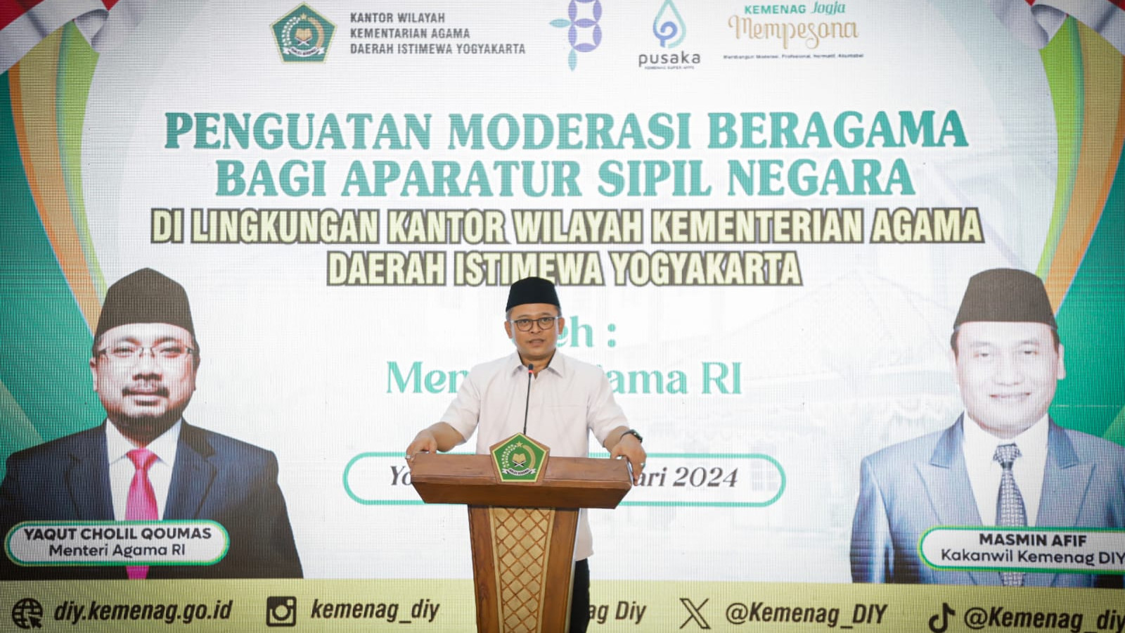 Staf Khusus Menteri Agama Republik Indonesia Wibowo Prasetyo saat memberi sambutan di Asrama Haji Yogyakarta pada Selasa (30/1/2024).