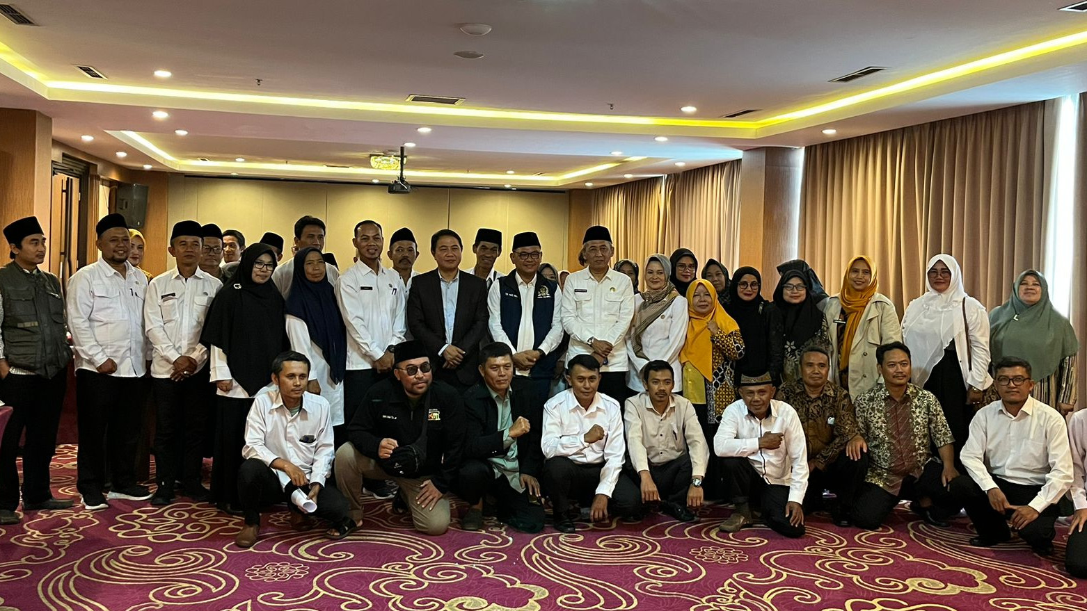 Dirjen PHU Hilman Latief bersama para Kepala Madrasah di Bandung