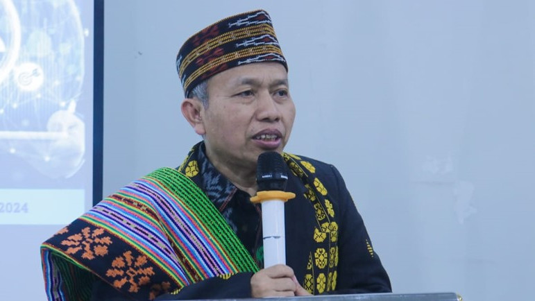 Sekjen Kemenag, Nizar Ali, memberikan sambutan pada Pembukaan Raker TA 2024 IAKN Kupang