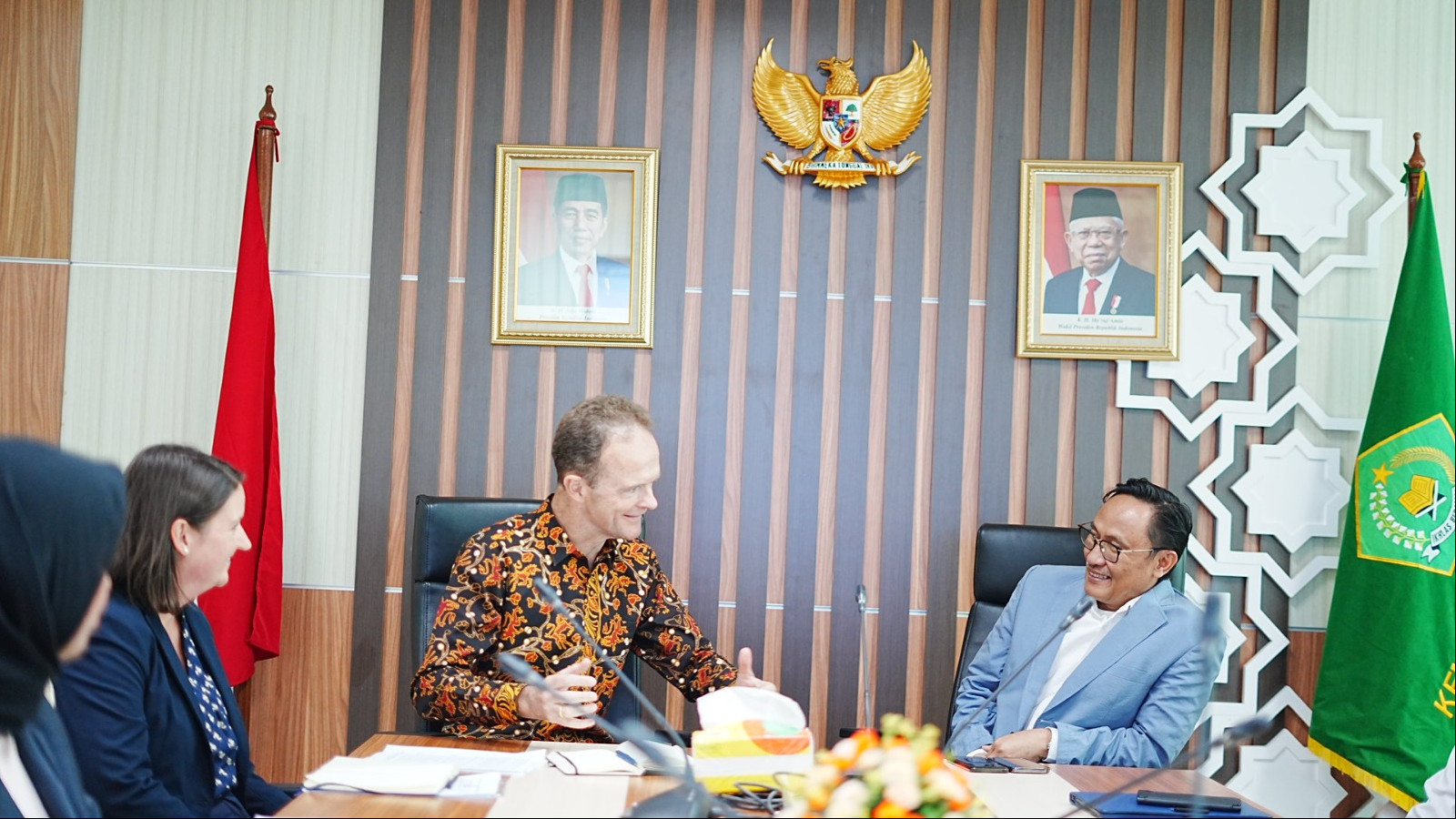 Kepala BPJPH M. Aqil Irham bertemu dengan Dubes Inggris Dominic Jermey di Kantor BPJPH Jakarta