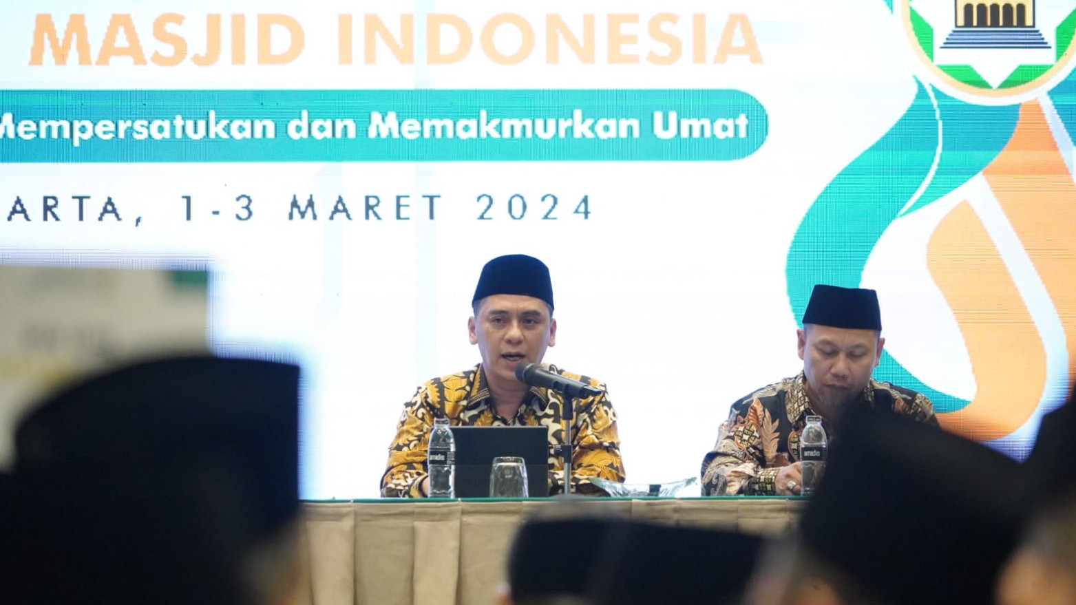Wakil Menteri Agama Saiful Rahmat Dasuki saat menghadiri Muktamar VIII Dewan Masjid Indonesia (DMI) di Jakarta, Junat (1/3/2024)