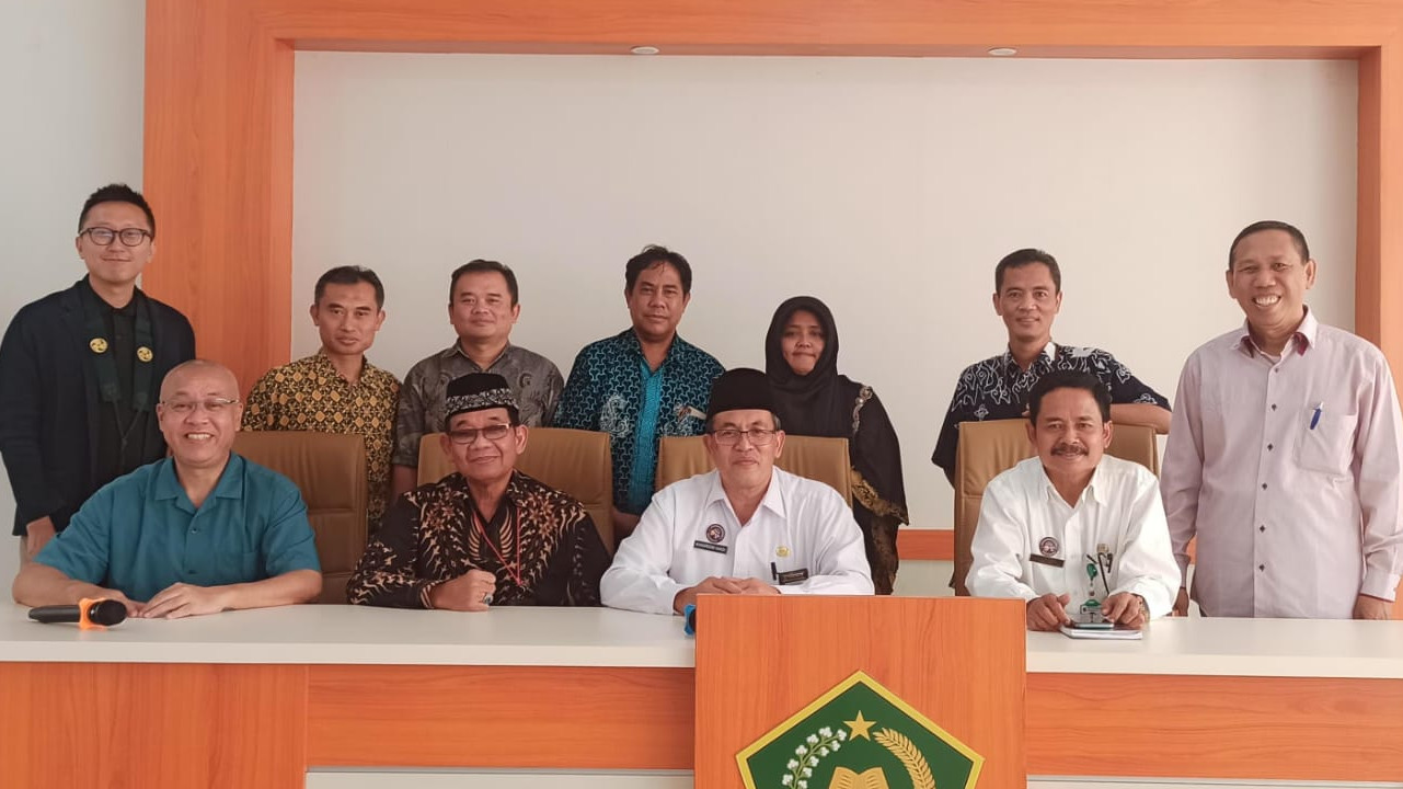 Rapat pembahasan rencana pemasangan Chattra pada Candi Borobudur