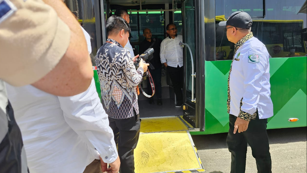 Menag Cek Bus Salawat Ramah Lansia dan Disabilitas untuk Jemaah Haji Indonesia