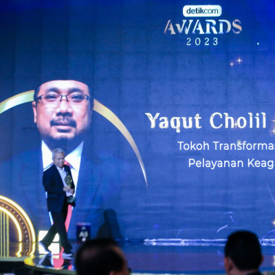Menag Yaqut meraih penghargaan dalam ajang detikcom Awards 2023