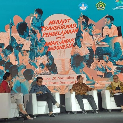 Kepala Pusdiklat Teknis Kemenag Mastuki (tengah) hadiri Forum INOVASI di Jakarta