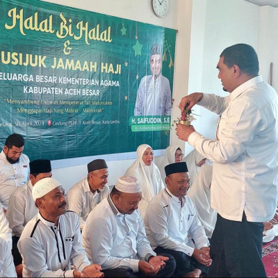 Tradisi Peusijuek (tepung tawari) di Aceh Besar