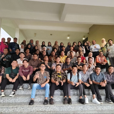 Sekjen Kemenag foto bersama 43 mahasiswa penerima Program Double Degree kerja sama PTKI dan UMM Malaysia