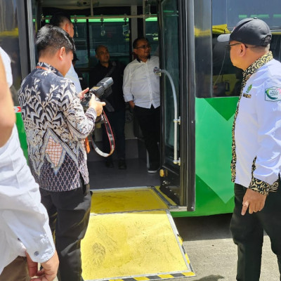 Menag cek bus salawat ramah lansia di Makkah