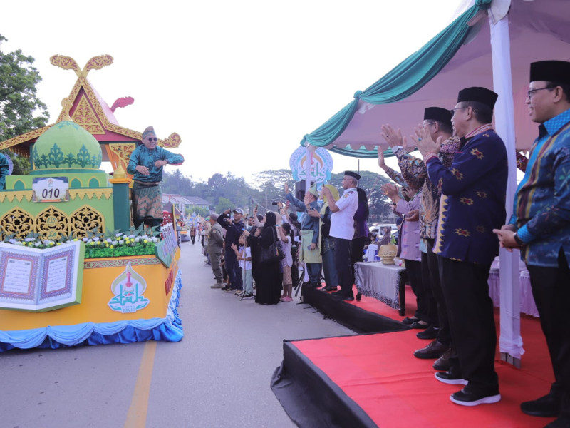 Ribuan Warga Kendari Antusias Saksikan Pawai Ta’aruf STQH Nasional ke-28