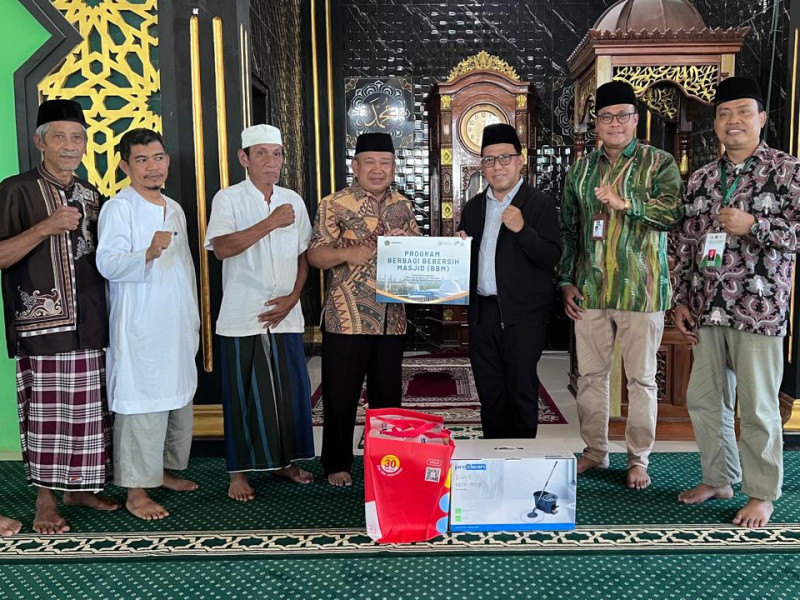 Kemenag Salurkan Bantuan Peralatan Kebersihan untuk Masjid