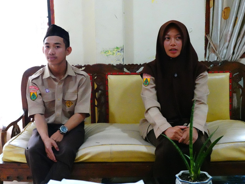 10 Ribu Rupiah yang Bermakna untuk Cita-cita Teguh dan Aghnia
